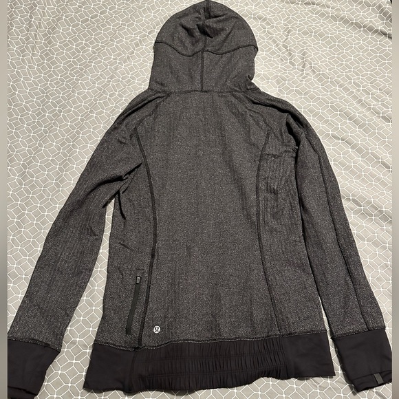 Lululemon Think Fast Hoodie sweatshirt Gray Black heathered rushed hem Size 8 - Picture 2 of 5